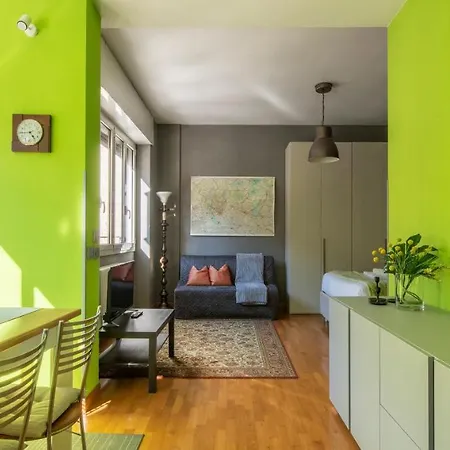 Apartment Joivy Vibrant Studio Near Train Station