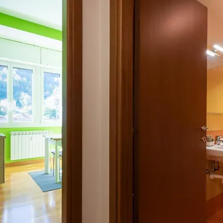 Apartment Joivy Vibrant Studio Near Train Station *