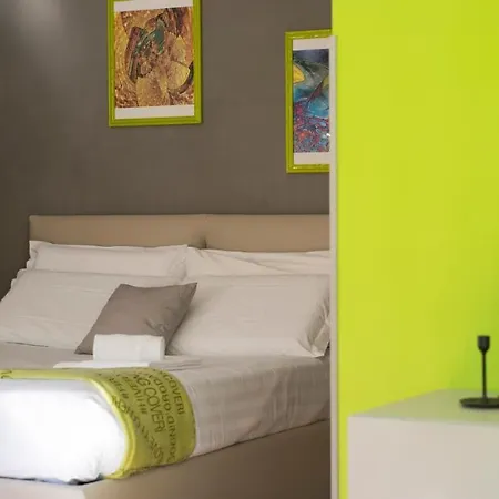 Apartment Joivy Vibrant Studio Near Train Station Como